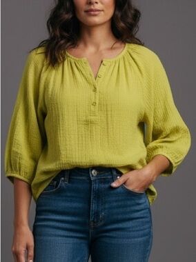 🌼5 for $25🌼 Artistic Works by LuTextured Henley Tunic in Lime Green Size M